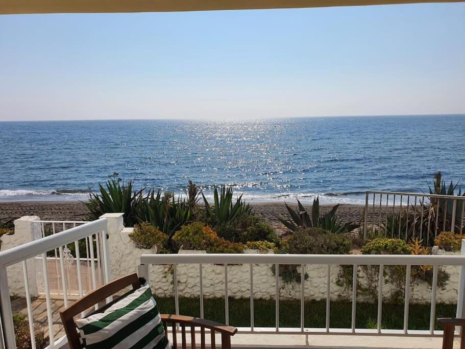 FRONT MER - Sublime appartement moderne et confortable Estepona Eksteriør billede