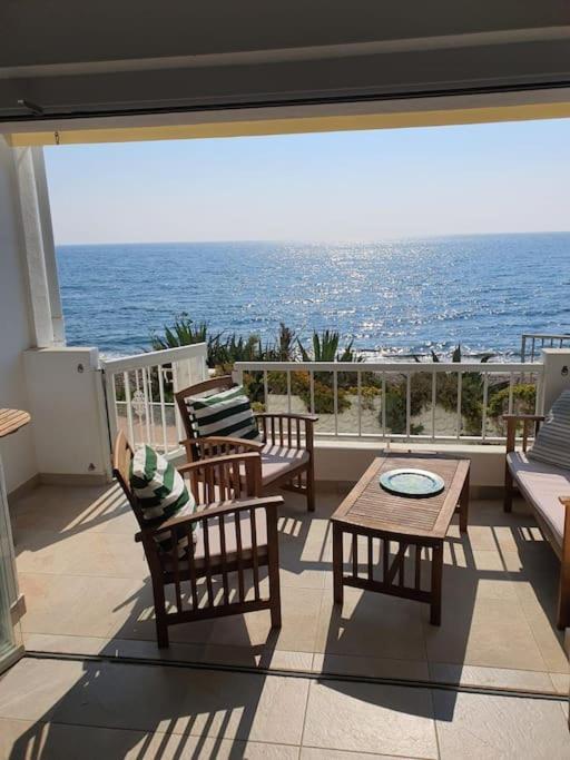 FRONT MER - Sublime appartement moderne et confortable Estepona Eksteriør billede