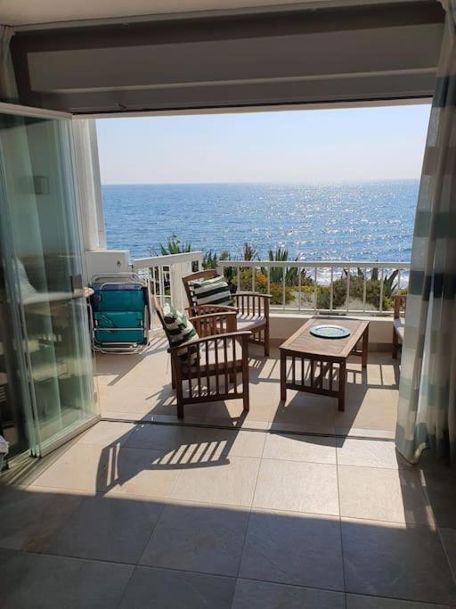 FRONT MER - Sublime appartement moderne et confortable Estepona Eksteriør billede