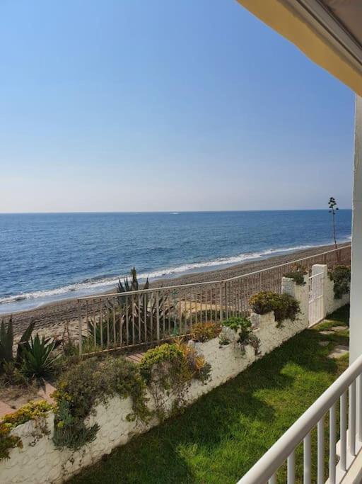 FRONT MER - Sublime appartement moderne et confortable Estepona Eksteriør billede