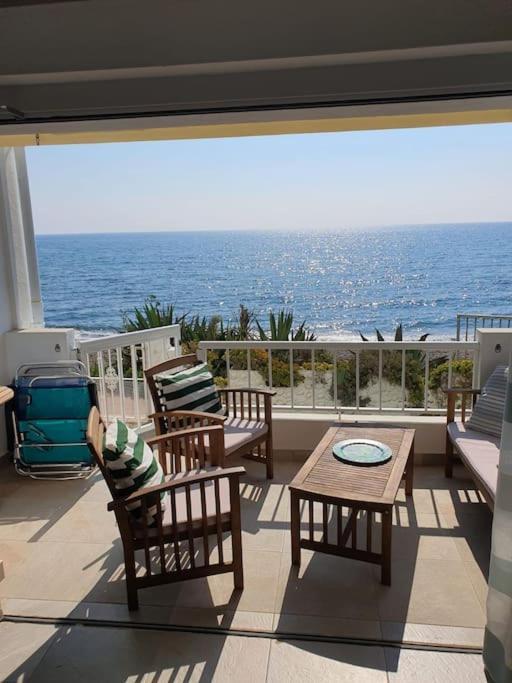 FRONT MER - Sublime appartement moderne et confortable Estepona Eksteriør billede