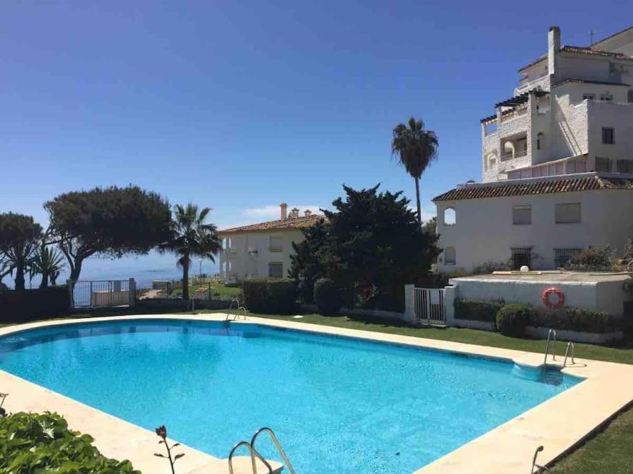 FRONT MER - Sublime appartement moderne et confortable Estepona Eksteriør billede